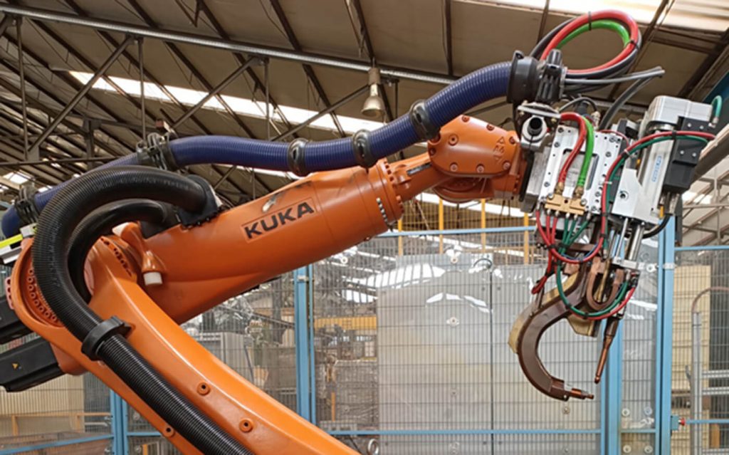 Fabricación de piezas metálicas por soldadura y montaje