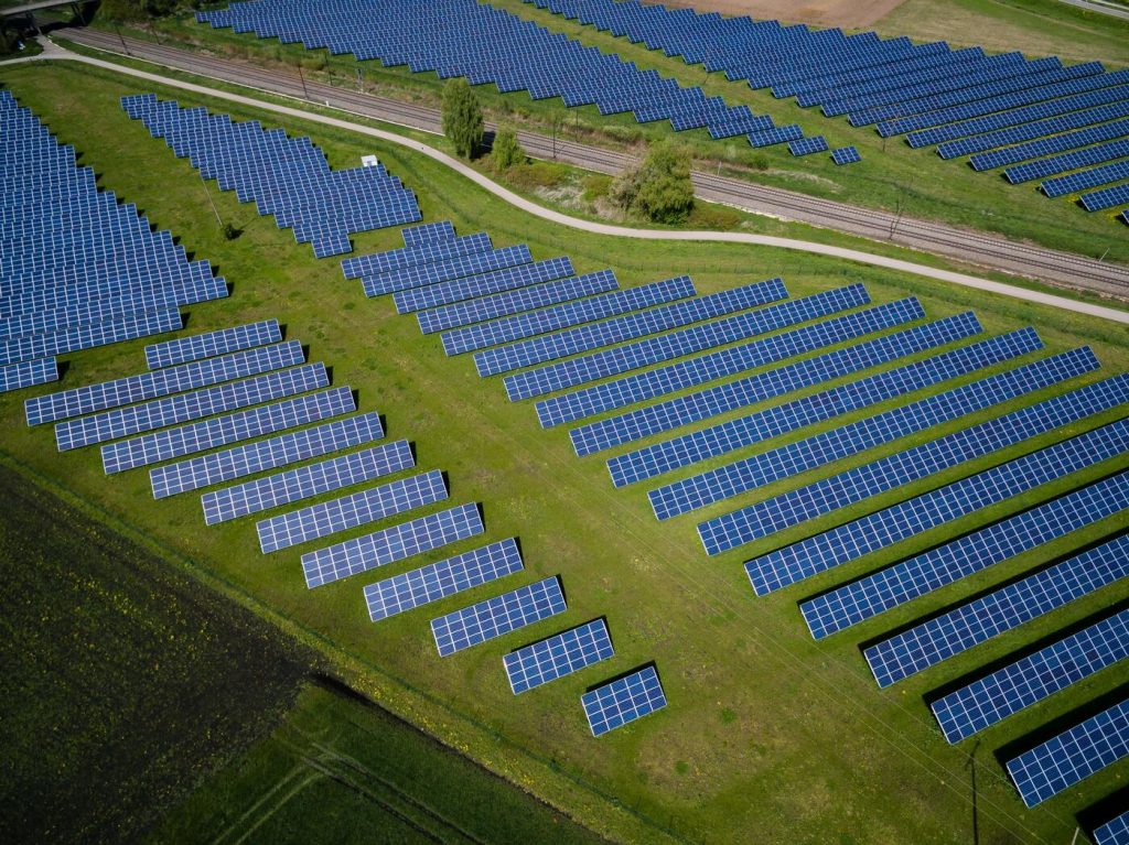 Estampación de componentes para seguidores solares