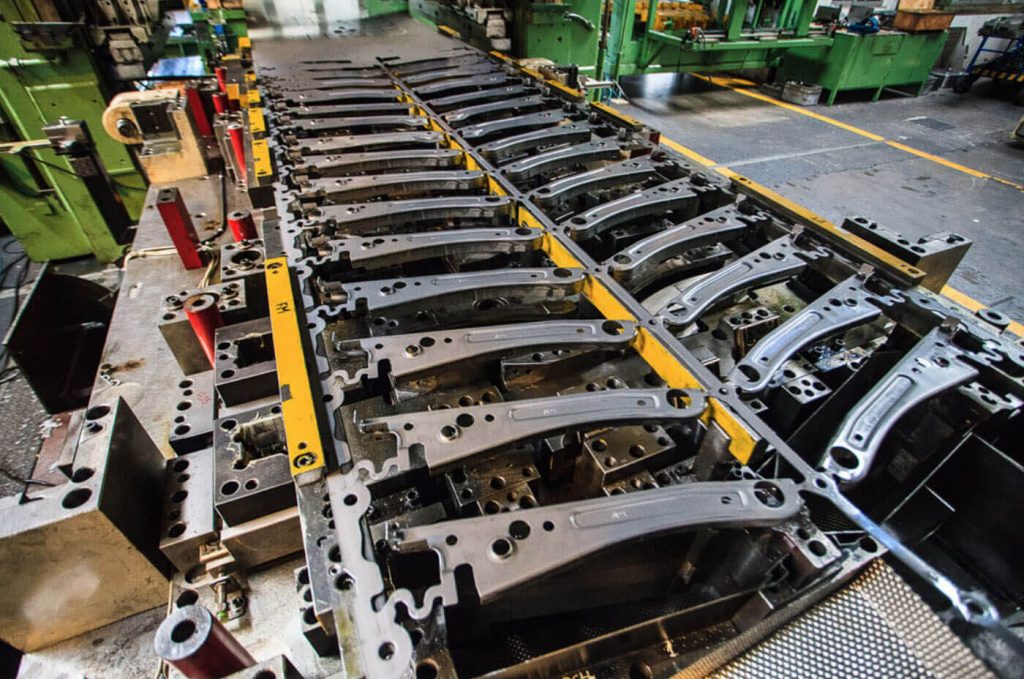 Fabricación de piezas metálicas mediante estampación